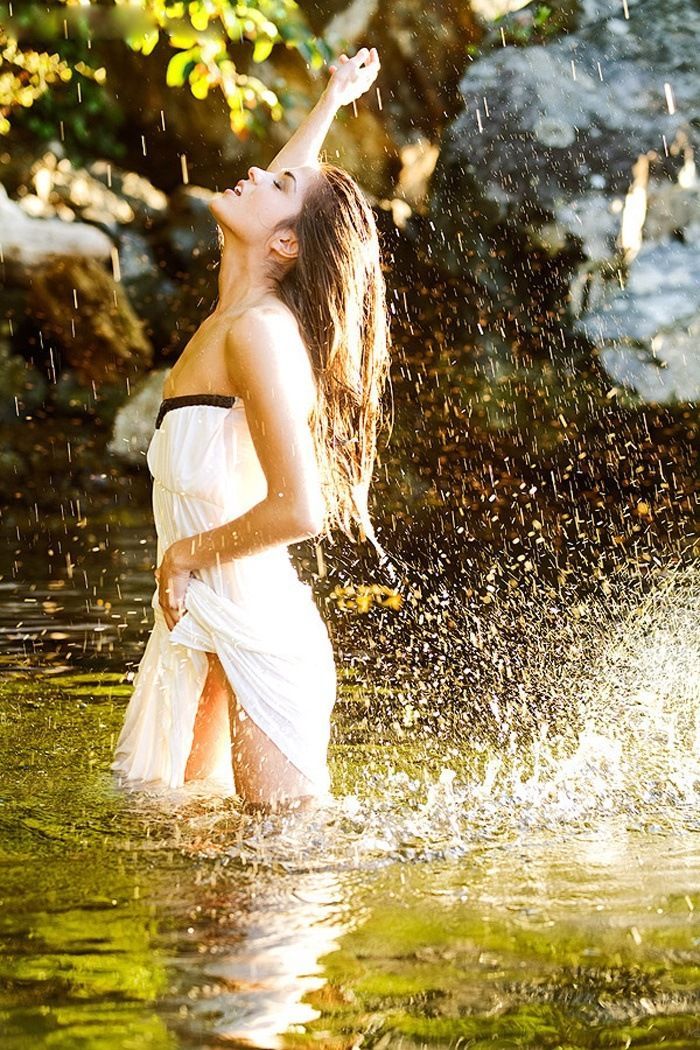 Marie Avgeropoulos in Kharkov