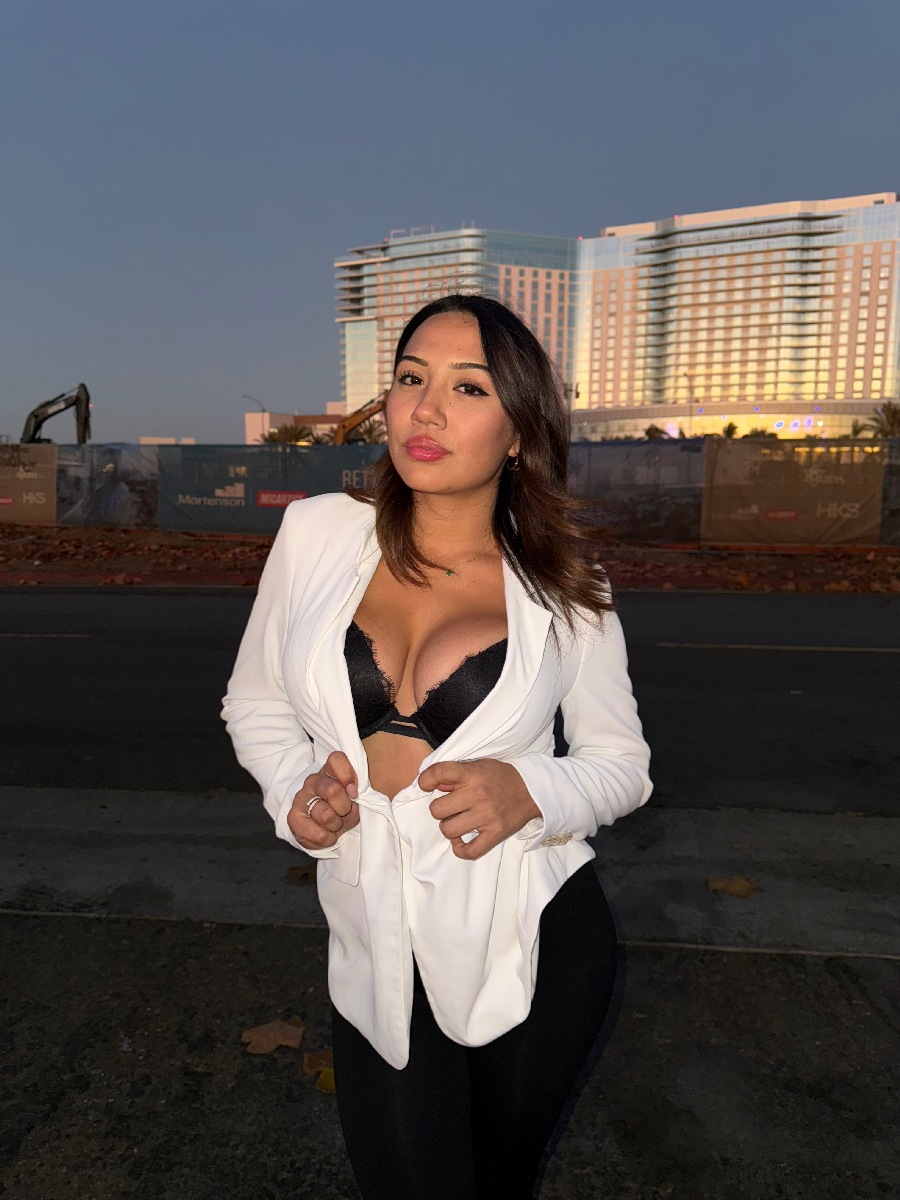 Take a pause and enjoy Ali Cruz — streaming from Kharkov