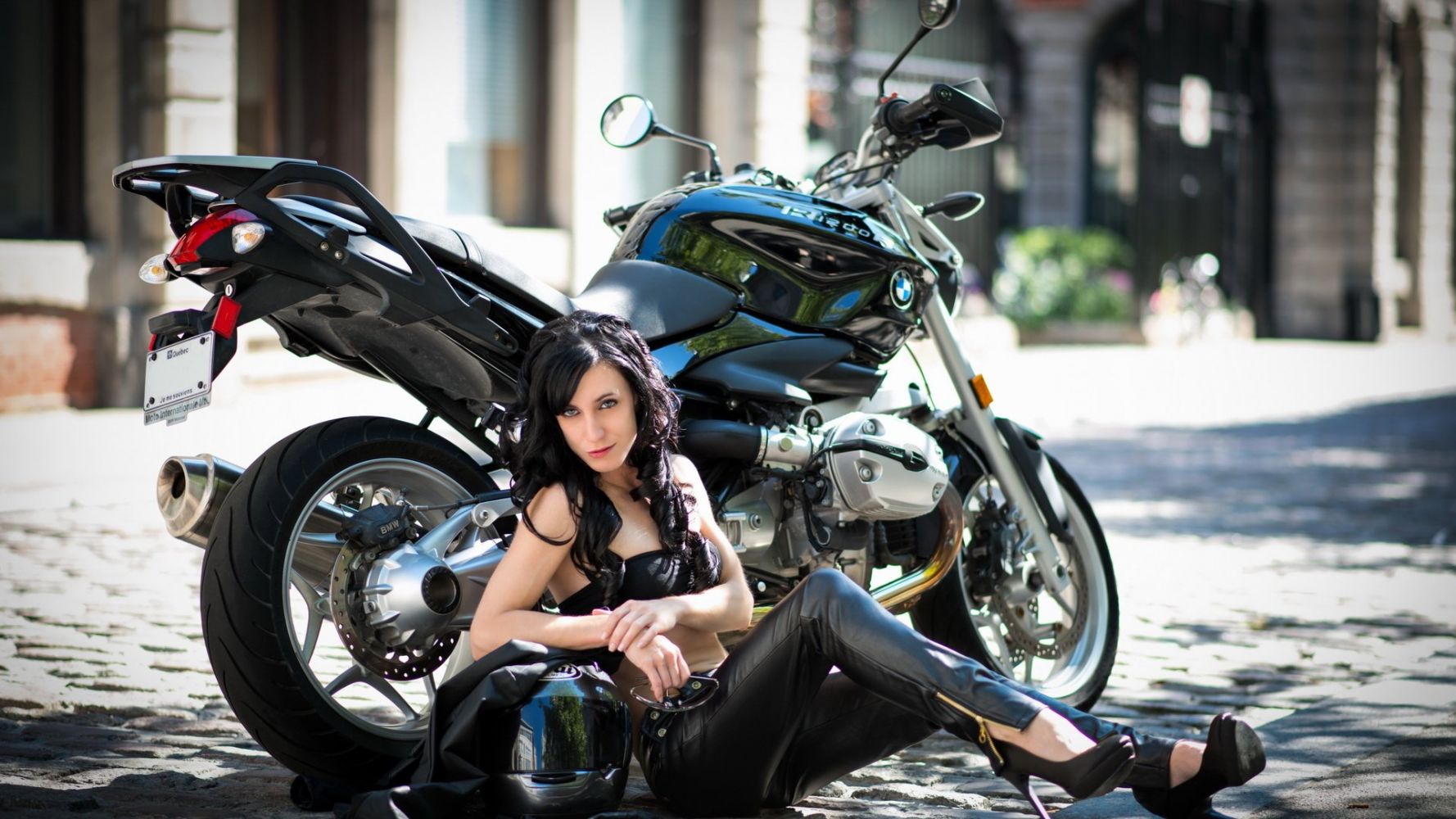 European women on bikes in Kharkov