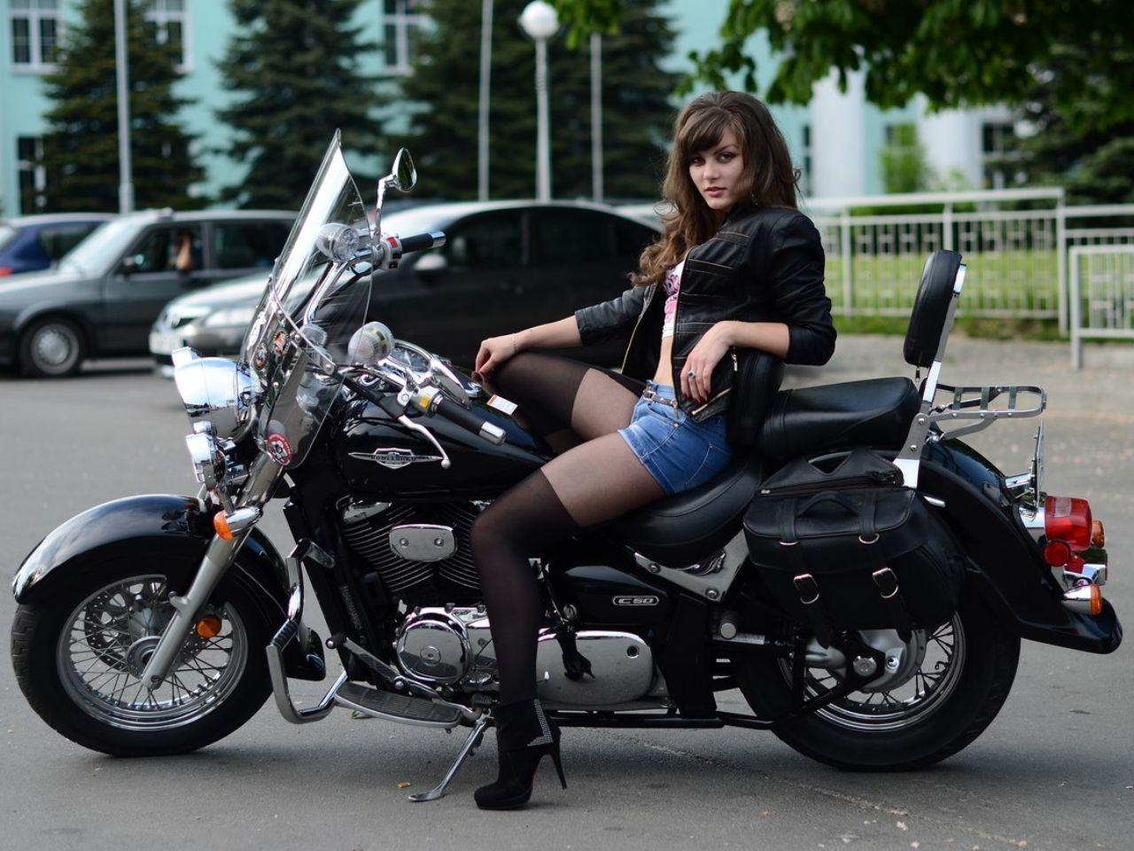 European women on bikes in Kharkov
