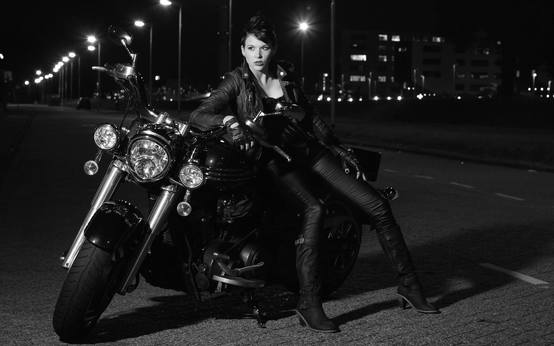 Photo Beautiful girls and motorcycles in Kharkov
