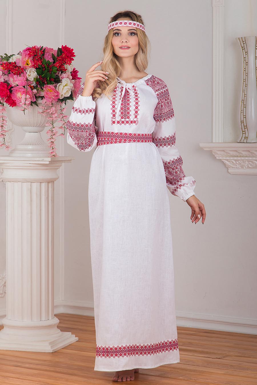 Women in Slavic costumes in Kharkov