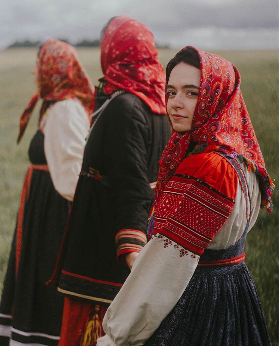 Women in Slavic costumes in Kharkov