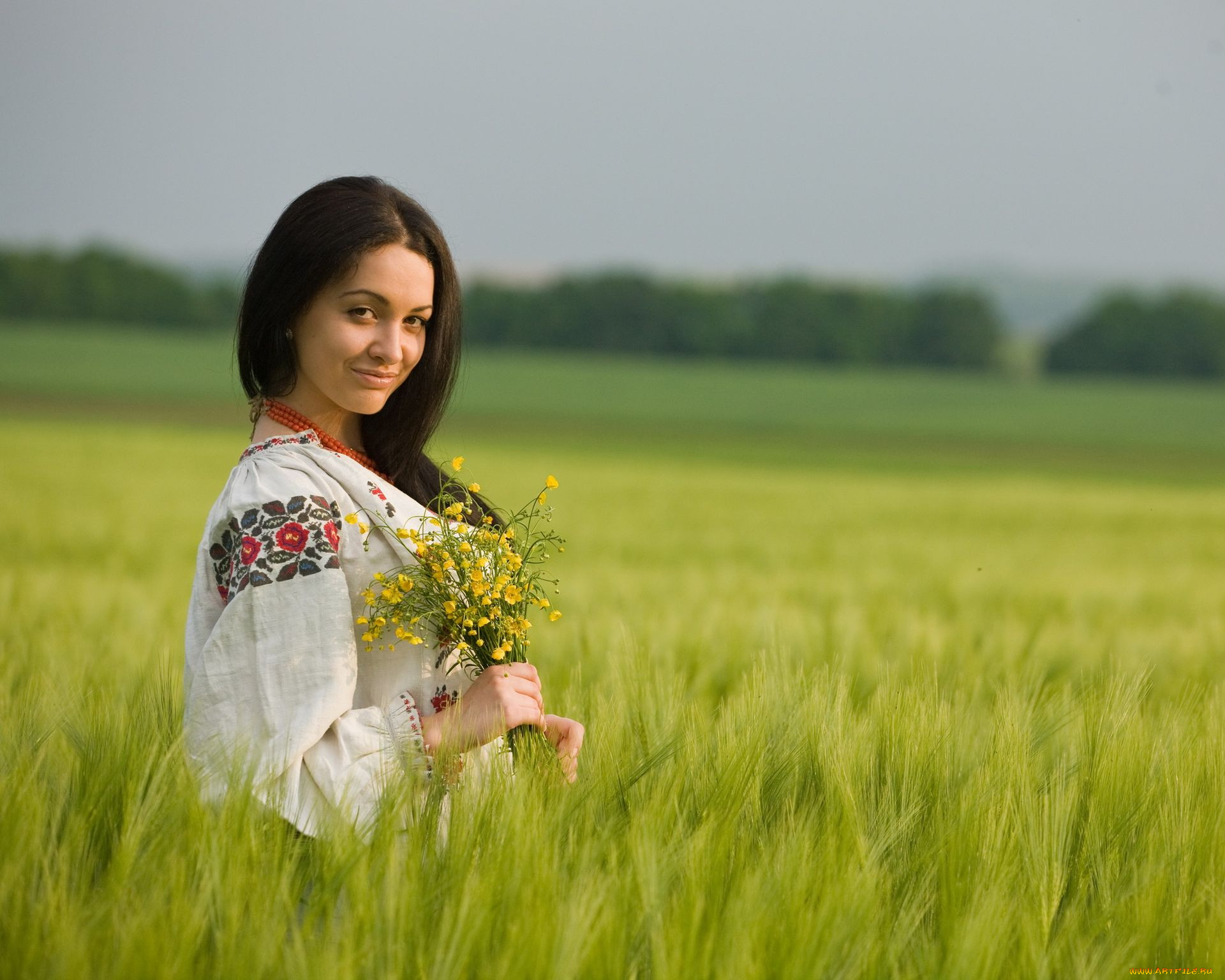 Women in Slavic costumes in Kharkov