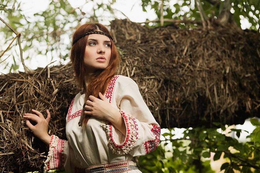 Women in Slavic costumes in Kharkov