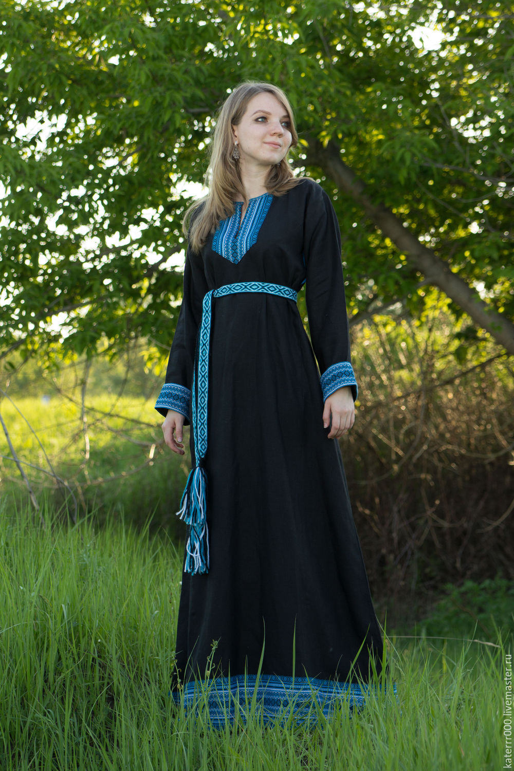 Women in Slavic costumes in Kharkov