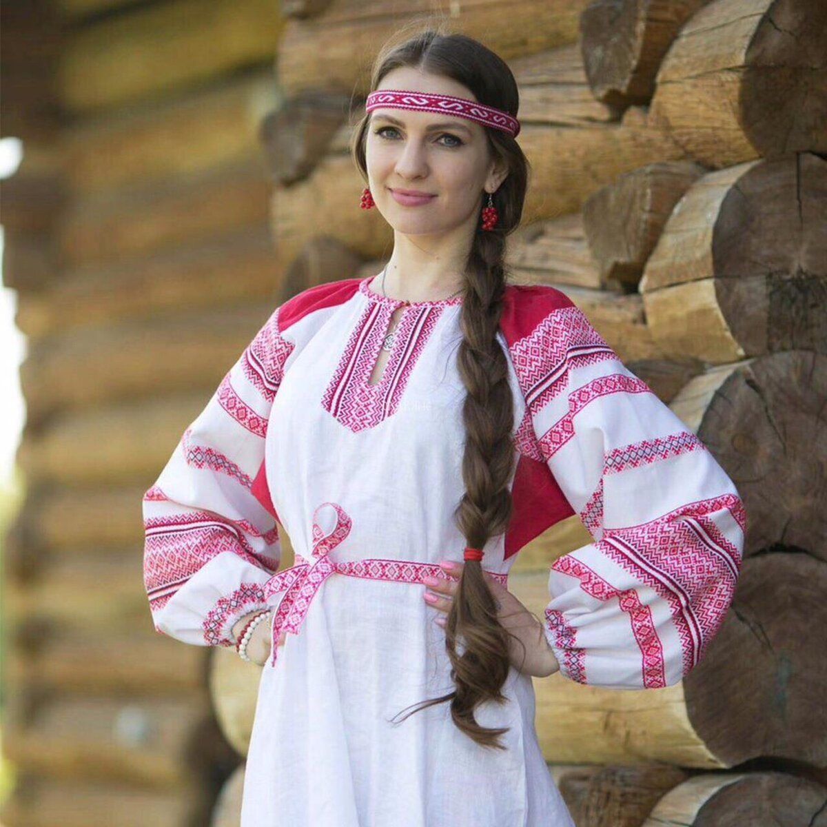 Girls in Slavic costumes in Kharkov