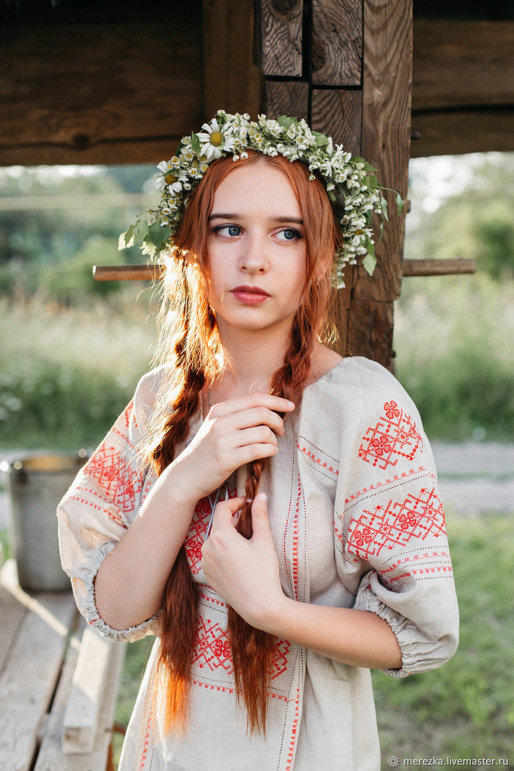Girls in Slavic costumes in Kharkov