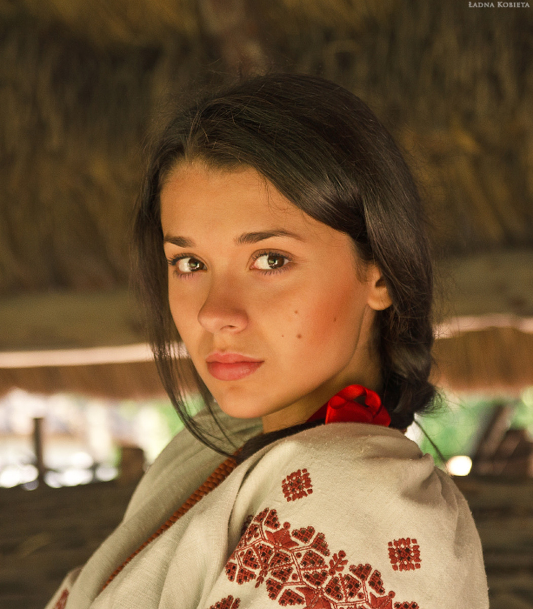 Girls in Slavic costumes in Kharkov