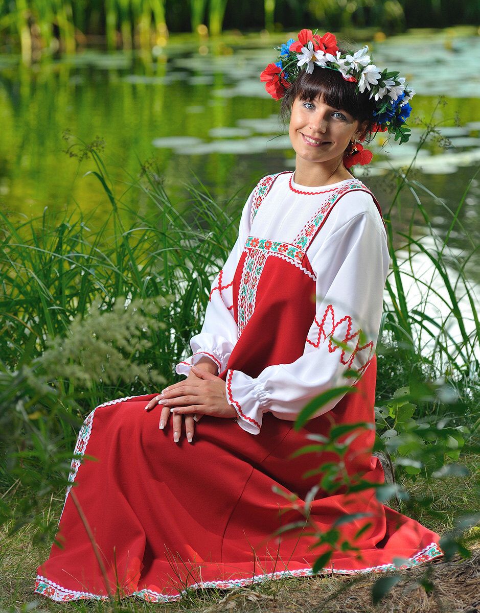 Beautiful girl Girls in Slavic costumes in Kharkov