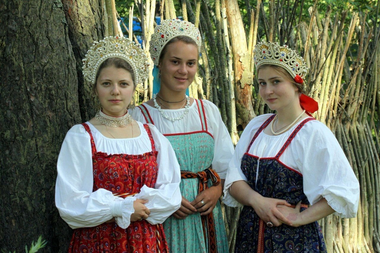Sexy model Girls in Slavic costumes in Kharkov